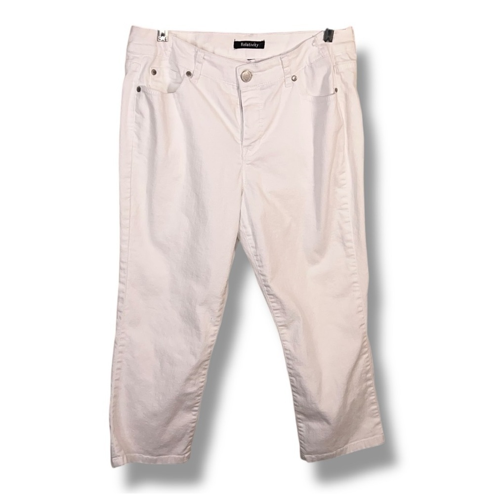 Size 12 Relativity White Cropped Pants Neutral Capri Stretch Casual